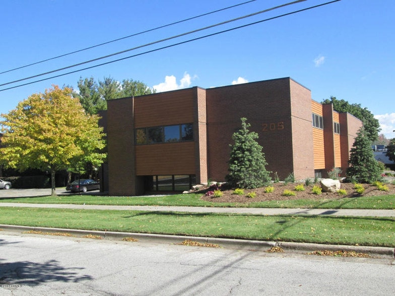 More Photos Of 205 W 29th St, Holland Office For Lease