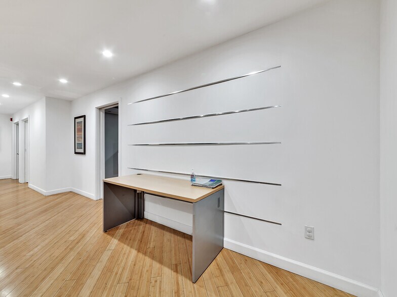 More Photos Of 1110 Brickell Ave, Miami Office For Lease
