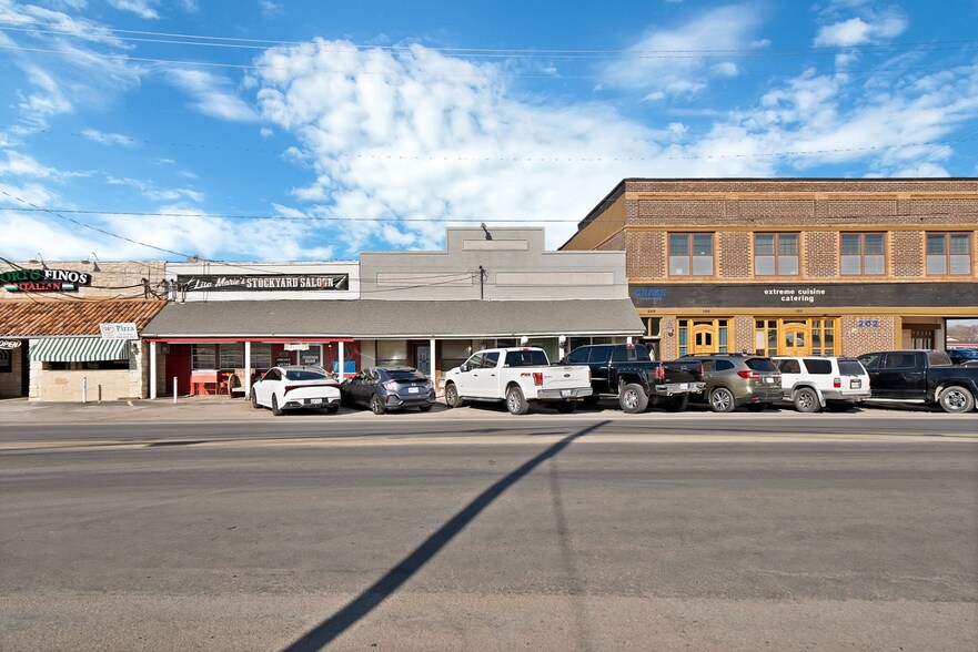 More Photos Of 204 W Mccart St, Krum Storefront Retail Office For Sale