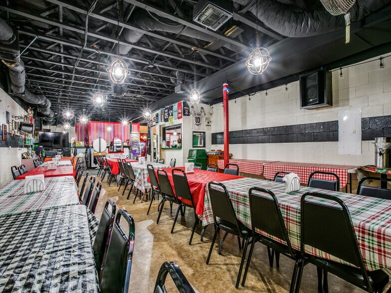 More Photos Of 226 E Fest St, San Antonio Restaurant For Sale