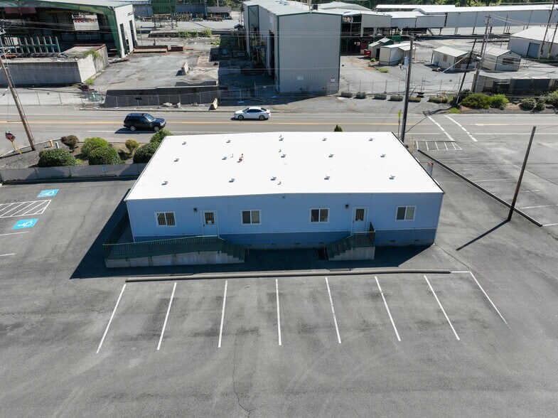 More Photos Of 2665 Glendale Valley Rd, Glendale Office For Sale