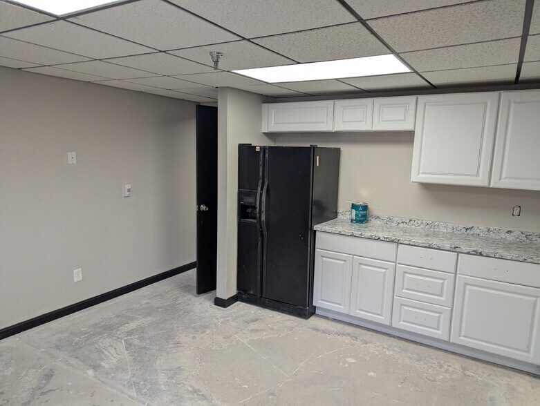 More Photos Of 389 Main St, Salem Office For Sale