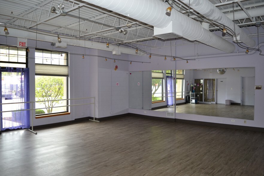 More Photos Of 301 W Railroad Ave, Bartlett General Retail For Sale