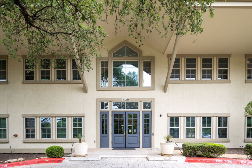 More Photos Of 11211 Taylor Draper Ln, Austin Office For Lease