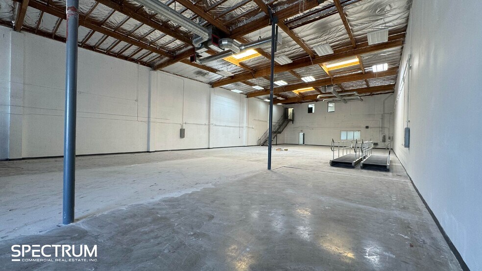 More Photos Of 15927-15929 Arminta St, Van Nuys Manufacturing For Lease
