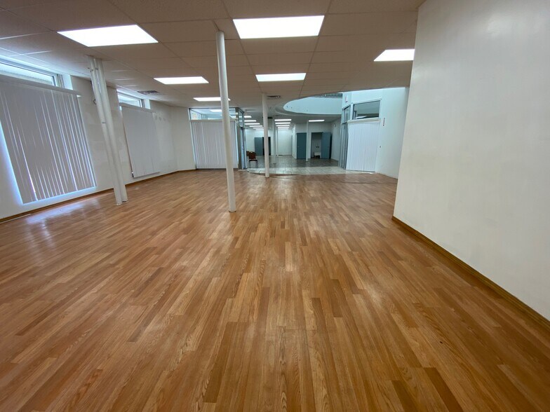 More Photos Of 5140 S Ashland Ave, Chicago Office For Sale