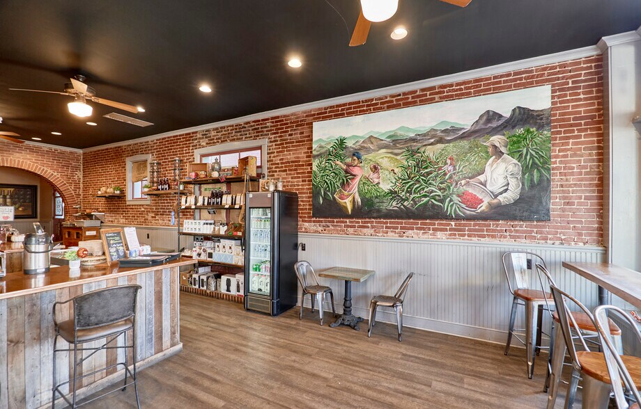 More Photos Of 214 E 1st St, Hermann Storefront Retail Residential For Sale