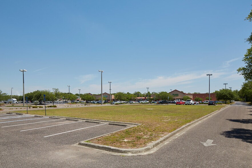 More Photos Of 135 Town And Country Rd, Palatka Land For Lease