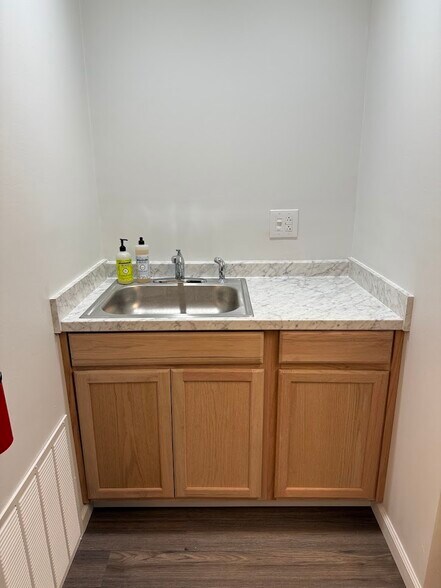 More Photos Of 309 Vine St, Liverpool Freestanding For Lease