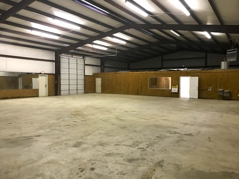 More Photos Of 115 Wyoming Blvd, Pleasanton Warehouse For Lease