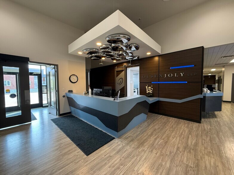 More Photos Of 518 Laura Av, Red Deer County Office For Sale