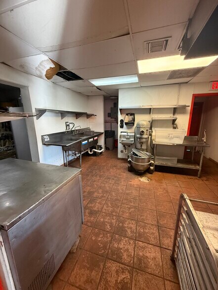 More Photos Of 1080-1090 N Federal Hwy, Hollywood Restaurant For Lease