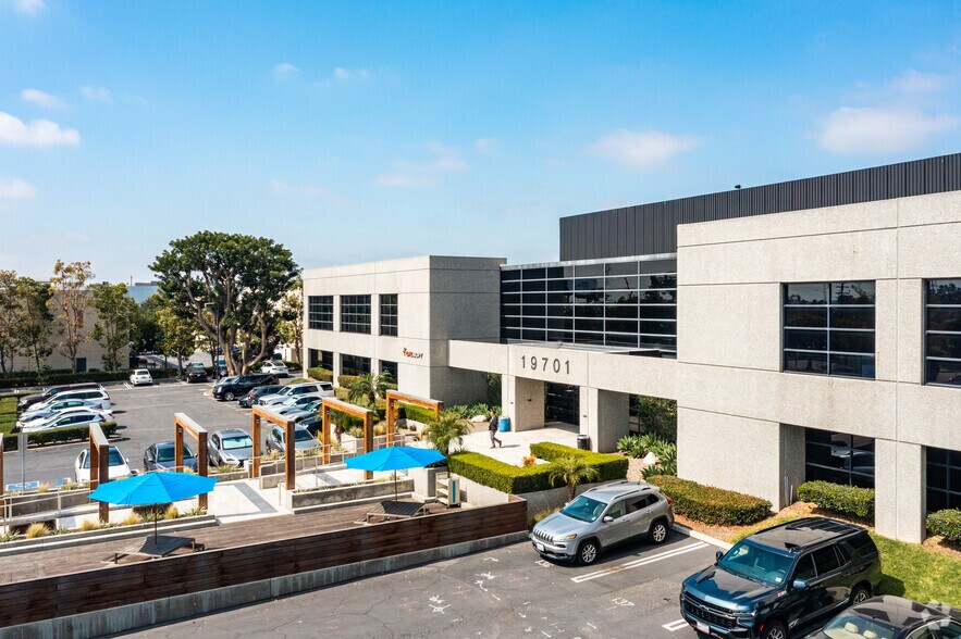 More Photos Of 19701 Hamilton Ave, Torrance Office For Sale