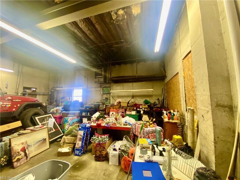 More Photos Of 2116 Charles St, Wellsburg Flex For Sale