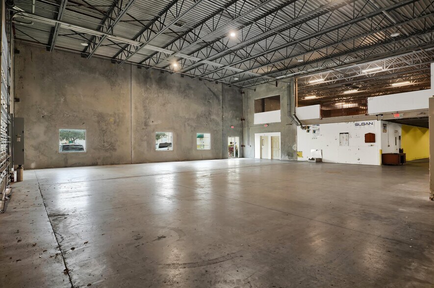 More Photos Of 917 NW 31st Ave, Pompano Beach Service For Sale