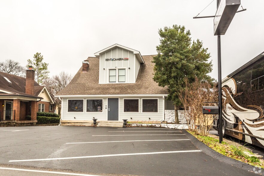 More Photos Of 2605 Westwood Dr, Nashville Showroom For Lease