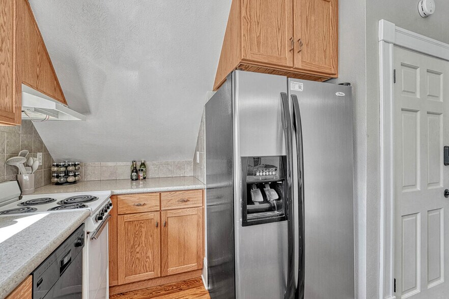 More Photos Of 6 Boulder Crescent St, Colorado Springs Hotel For Sale