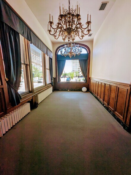 More Photos Of 301 Columbia St, Lafayette Office For Lease