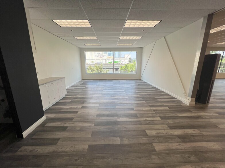 More Photos Of 1801 S Hill St, Los Angeles Industrial For Sale