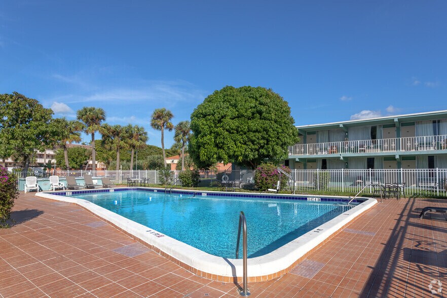More Photos Of 1801 N Federal Hwy, Boca Raton Hotel For Lease
