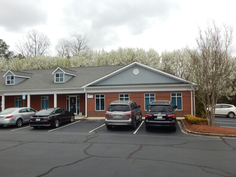 More Photos Of 10021 Park Cedar Dr, Charlotte Medical For Lease