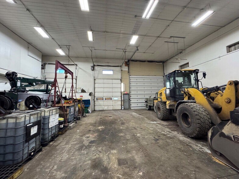 More Photos Of 15 Lower Hudson Ave, Green Island Auto Repair For Lease