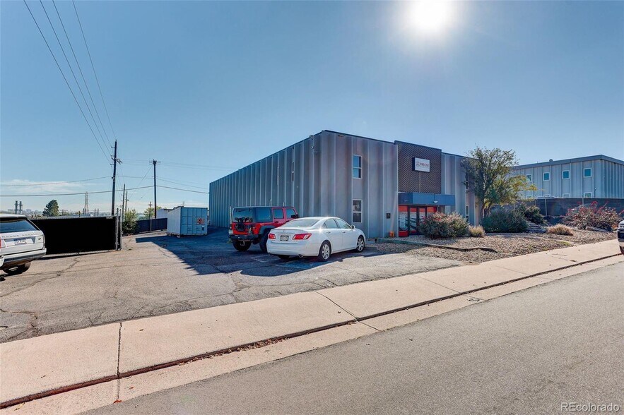 More Photos Of 2700 S Shoshone St, Englewood Light Distribution For Sale