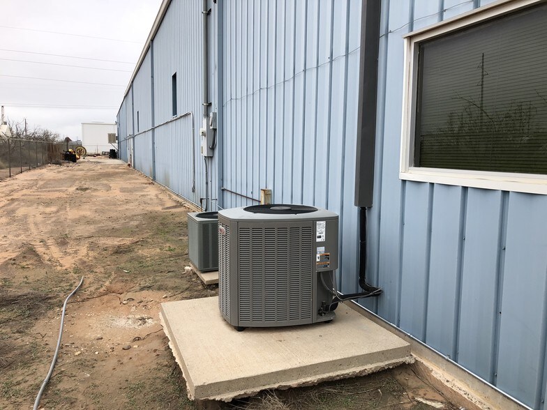 More Photos Of 3310 NW Loop 338, Odessa Warehouse For Sale