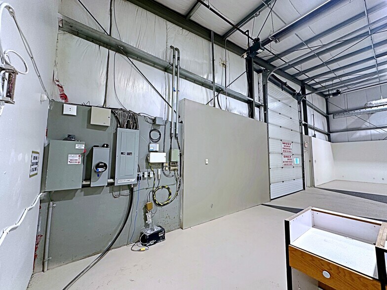 More Photos Of 195 Mackay Cres, Fort McMurray Warehouse For Sale