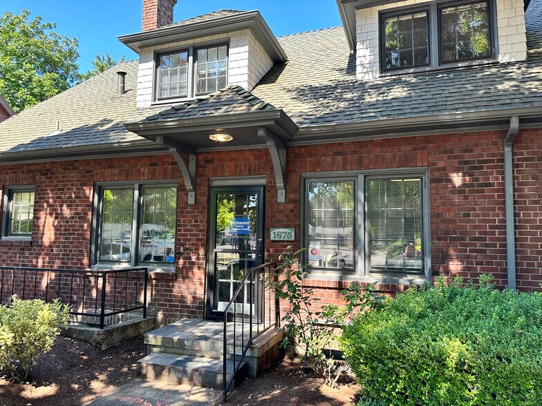 More Photos Of 1675 Winter St NE, Salem Office For Lease