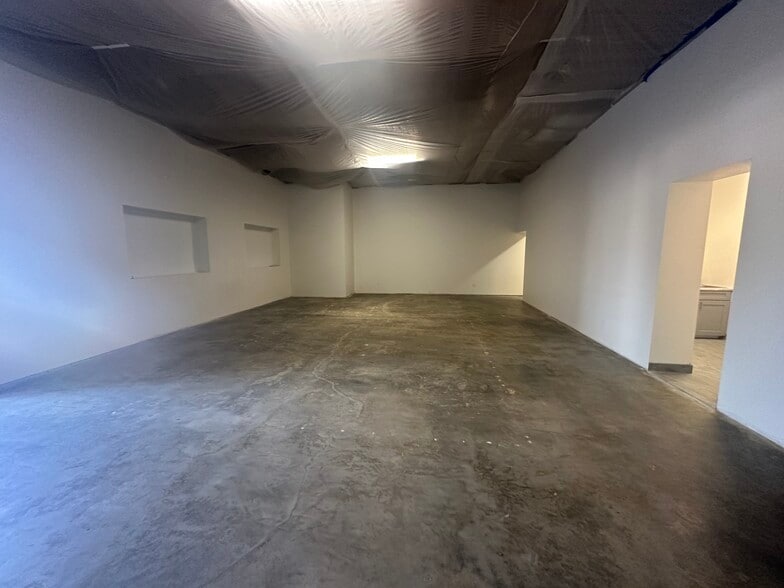 More Photos Of 10323 Cypress Ave, Riverside Restaurant For Lease