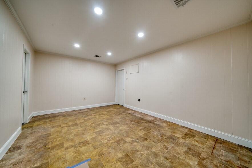 More Photos Of 9206 Thomasville Dr, Houston Warehouse For Sale