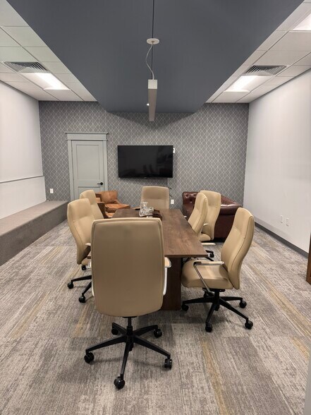 More Photos Of 6470 N Shadeland Ave, Indianapolis Office For Lease