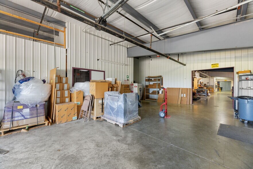 More Photos Of 900 W Miller Rd, Iola Manufacturing For Sale
