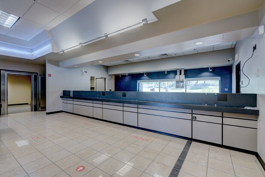 More Photos Of 14900 SE 29th St, Choctaw Bank For Lease