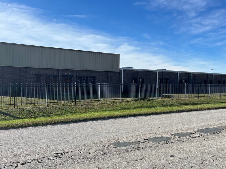 More Photos Of 8915 Maislin Dr, Tampa Warehouse For Sale