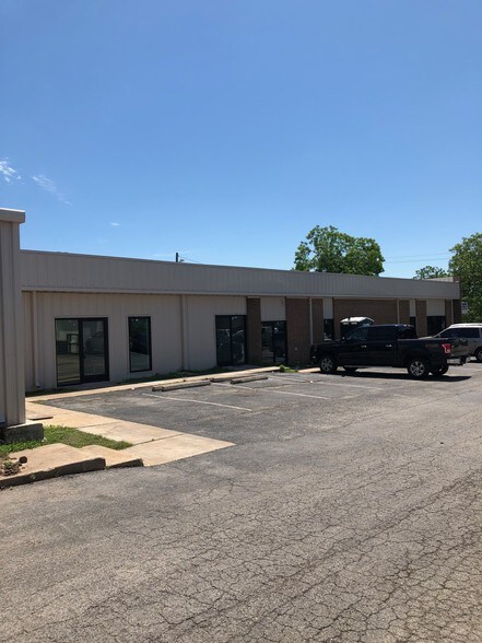 Primary Photo Of 12112 Roxie Dr, Austin Light Manufacturing For Lease