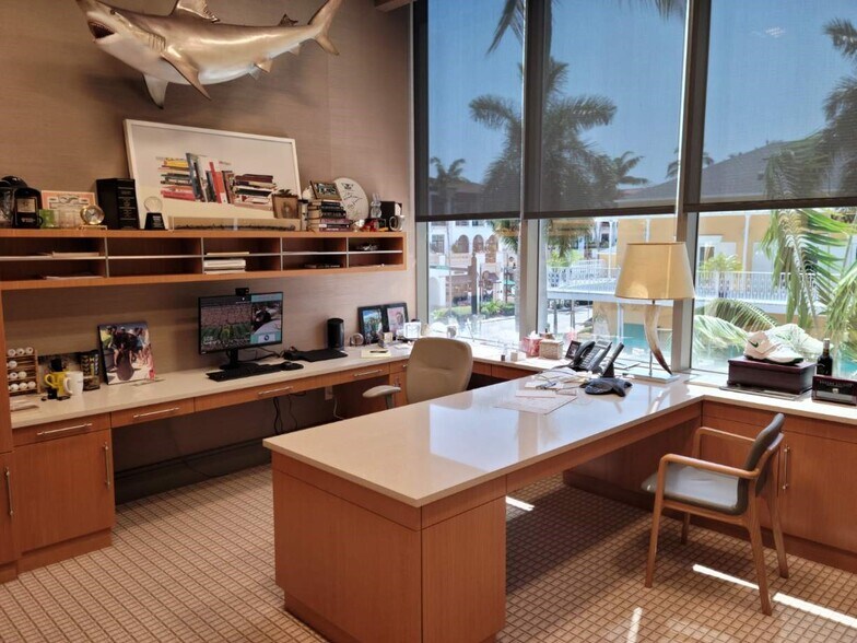 More Photos Of 821 5th Ave S, Naples Office For Lease