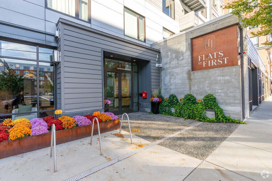 More Photos Of 21 Charles St, Cambridge Apartments For Lease