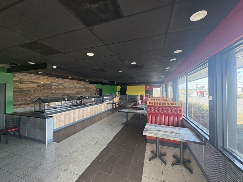 More Photos Of 501 N Cusick St, Maryville Restaurant For Lease