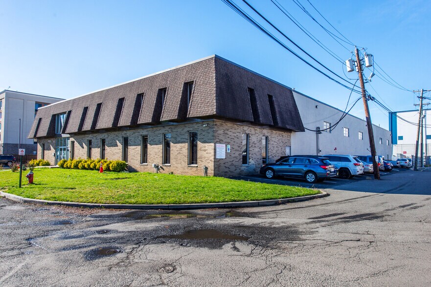 More Photos Of 310 Paterson Plank Rd, Carlstadt Manufacturing For Lease
