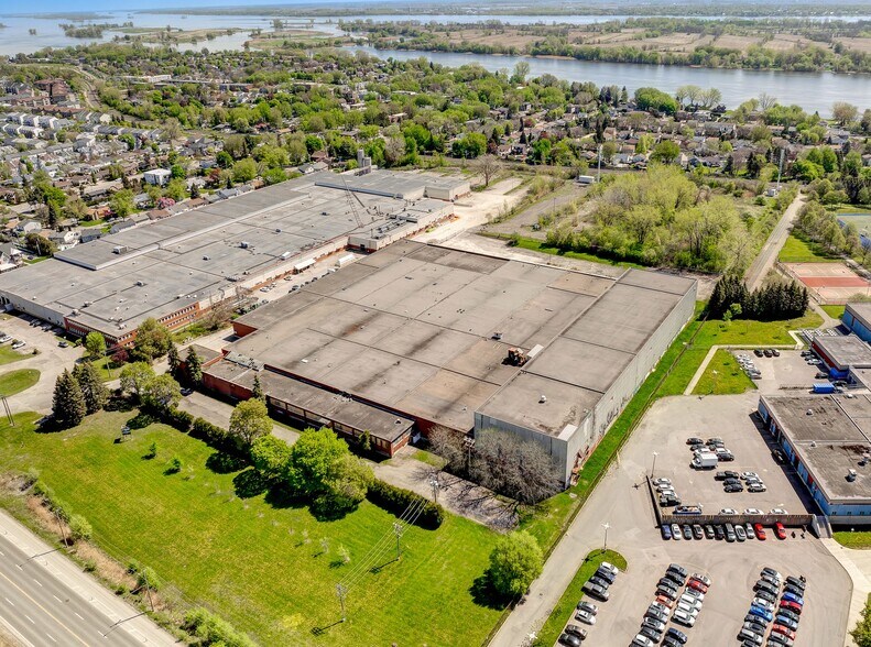 More Photos Of 15300 Rue Sherbrooke E, Montréal Warehouse For Lease