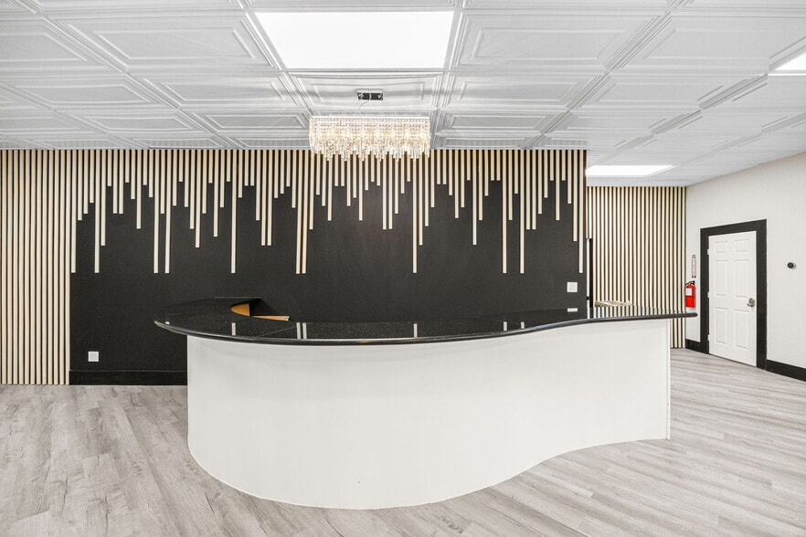 More Photos Of 8777 S Gessner Dr, Houston Freestanding For Lease