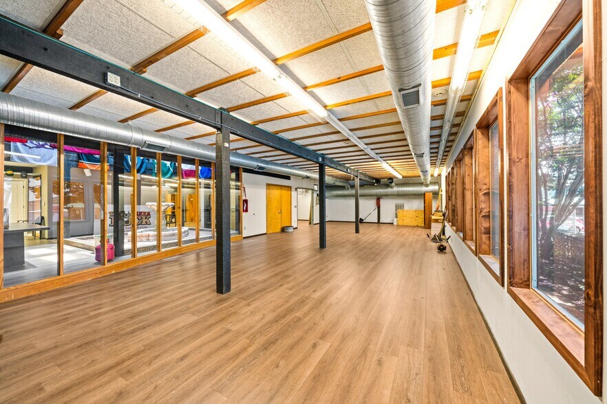 More Photos Of 2125 Sidney Baker St, Kerrville Storefront Retail Office For Sale