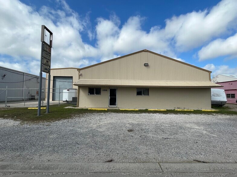 Primary Photo Of 1130 Destrehan Ave, Harvey Industrial For Sale