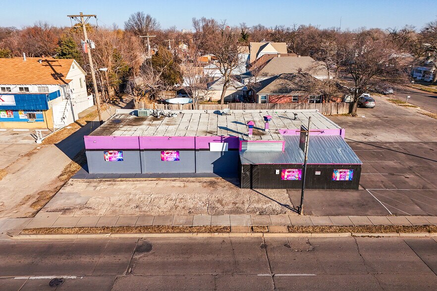 More Photos Of 212 W Harry St, Wichita Bar For Sale