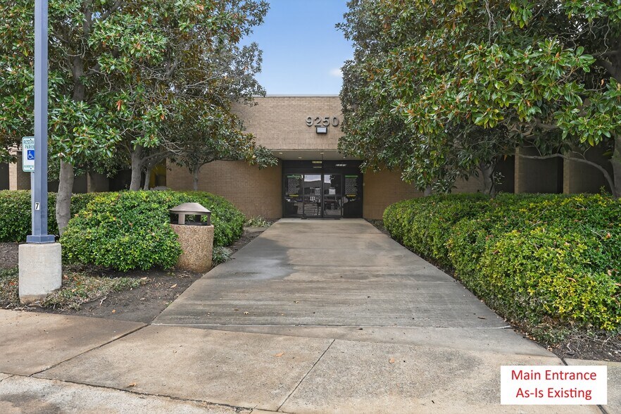 More Photos Of 9250 Amberton Pky, Dallas Flex For Lease