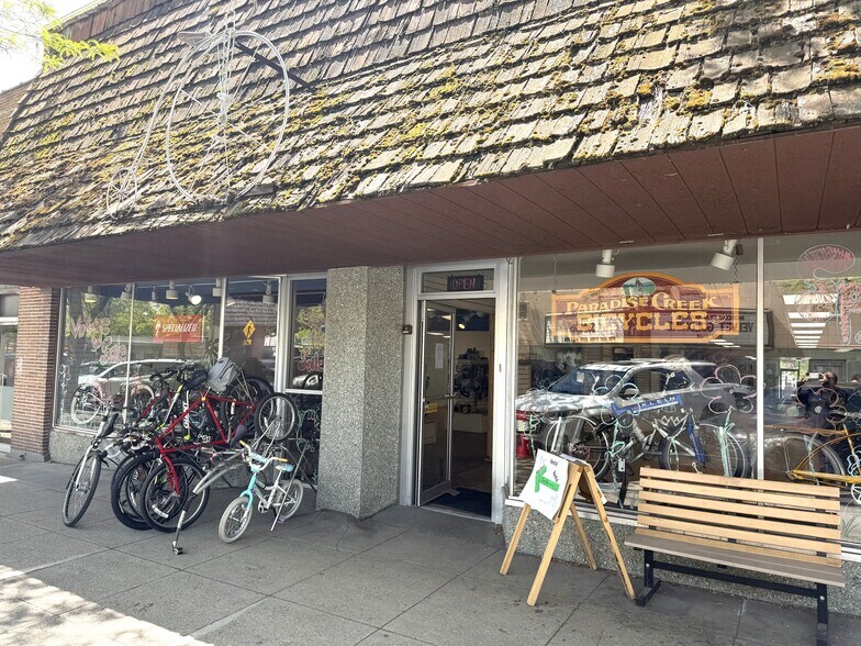 More Photos Of 513 S Main St, Moscow Storefront For Lease