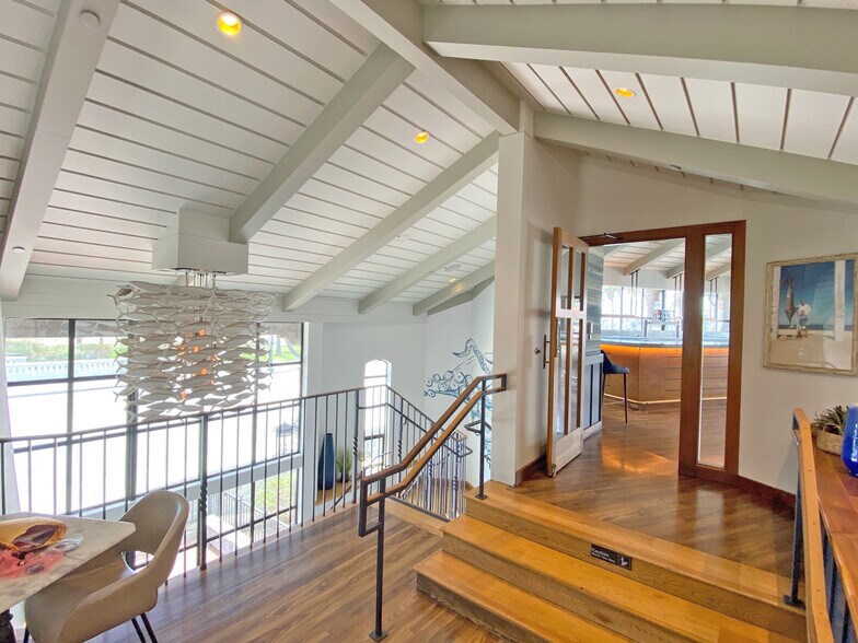 More Photos Of 15 E Cabrillo Blvd, Santa Barbara Restaurant For Lease