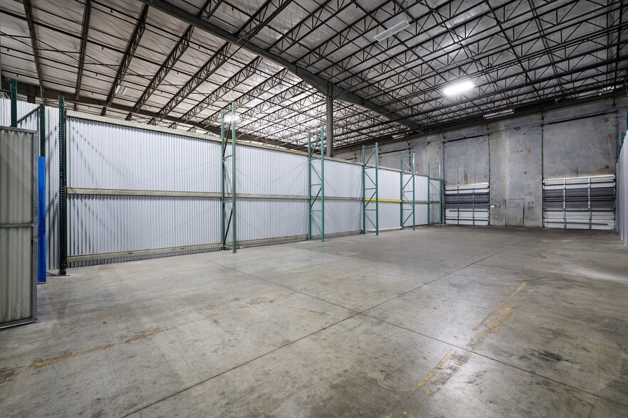 More Photos Of 2507 Investors Row, Orlando Distribution For Lease